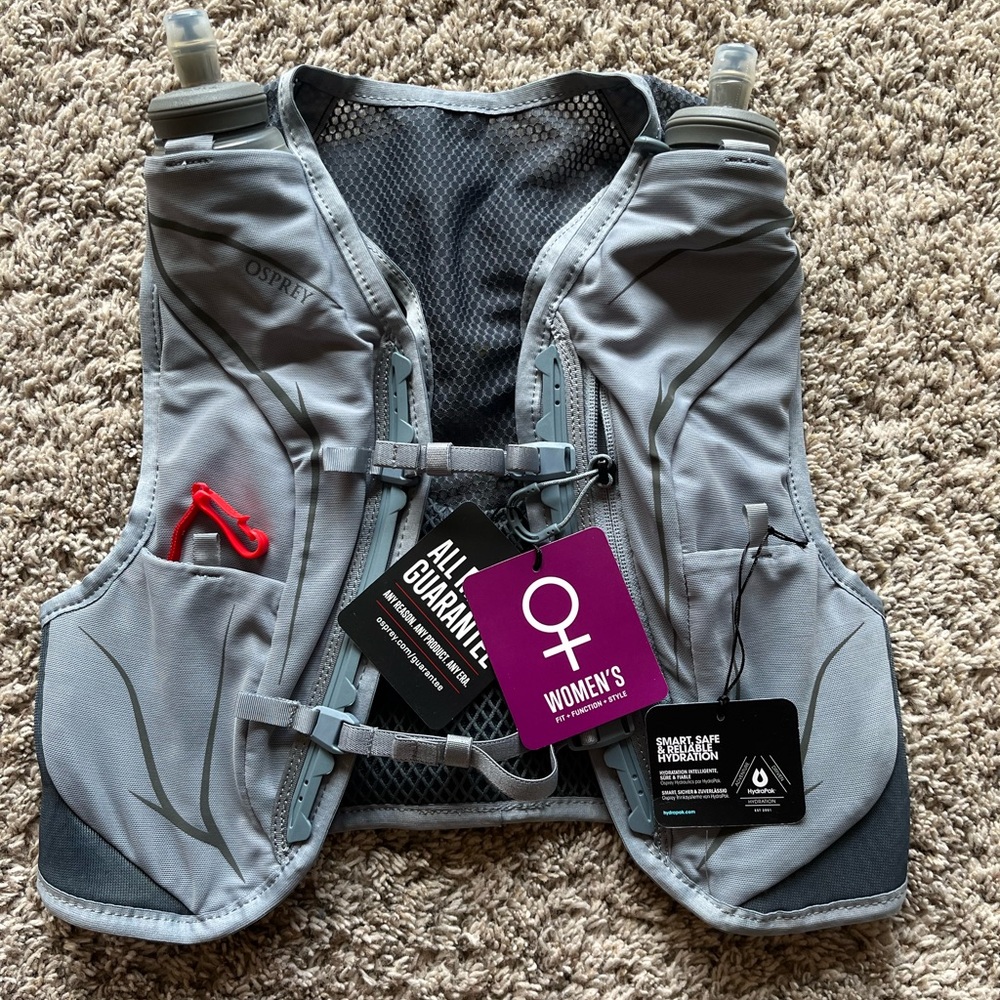 Osprey Women's DynaLT Hydration Vest w/flasks. Brand New